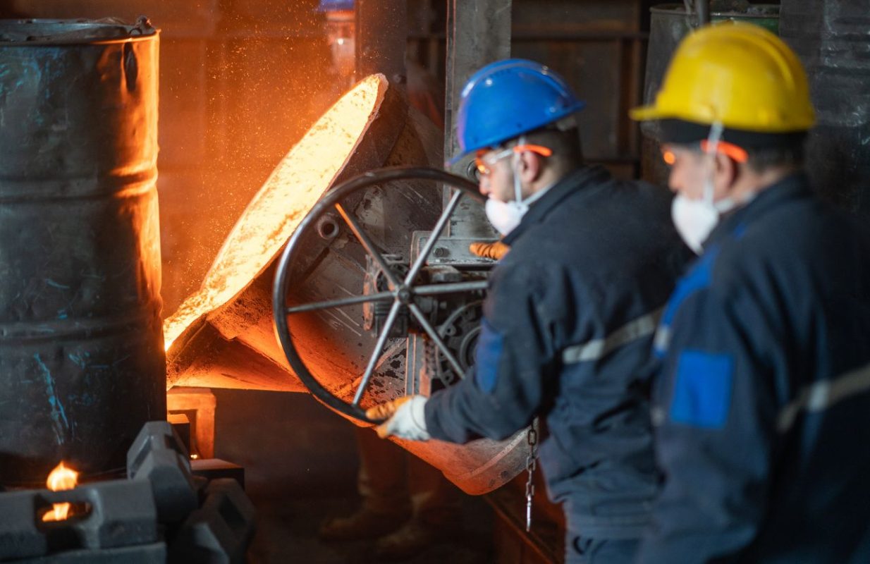 Como escolher o uniforme ideal para a indústria metalúrgica